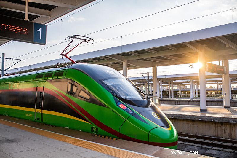 中老鐵路國(guó)際旅客列車(chē)持續(xù)火爆，促進(jìn)中老兩國(guó)旅游發(fā)展